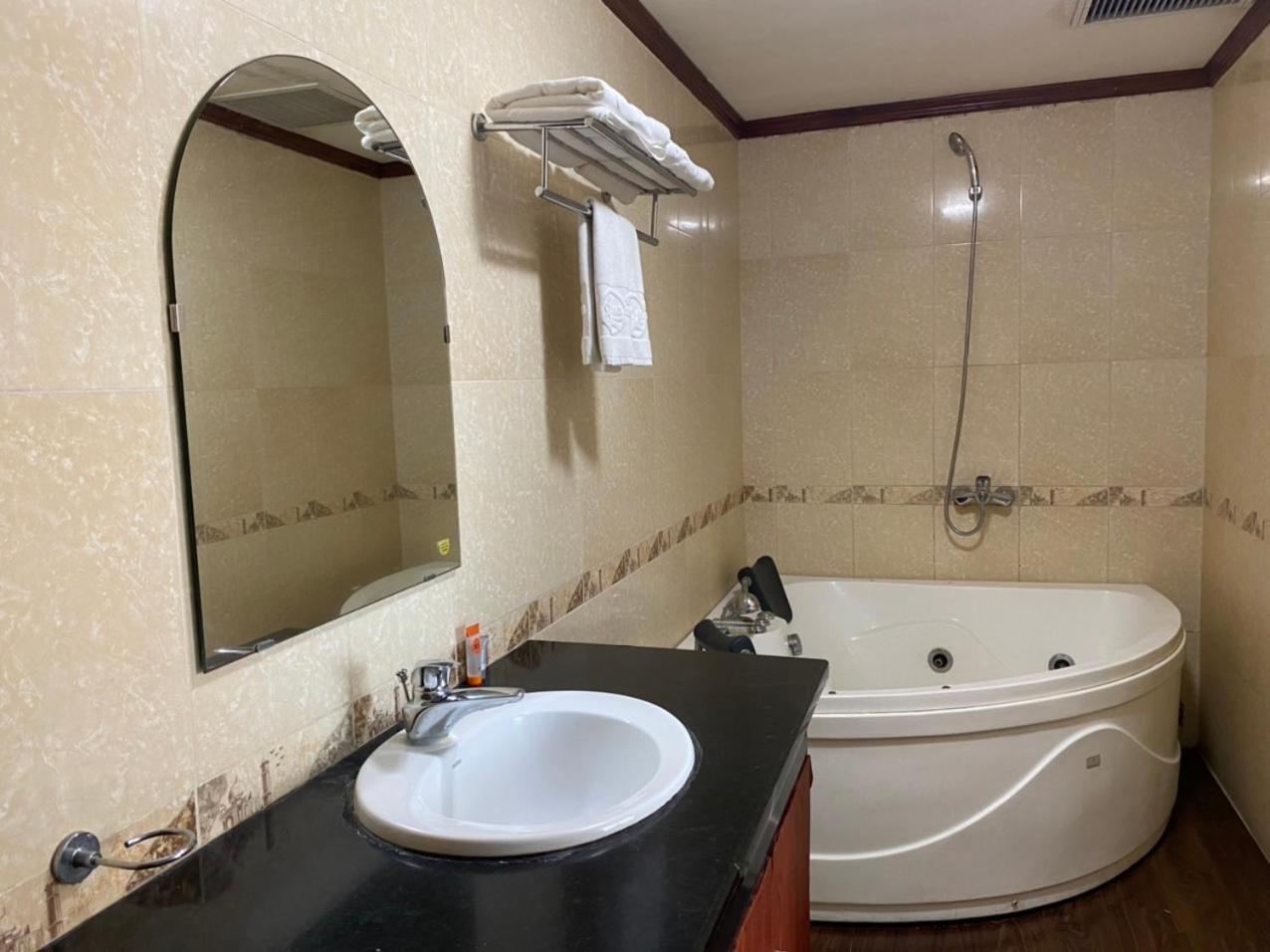 Khach San Ha Anh Hotel Dong Anh Kültér fotó